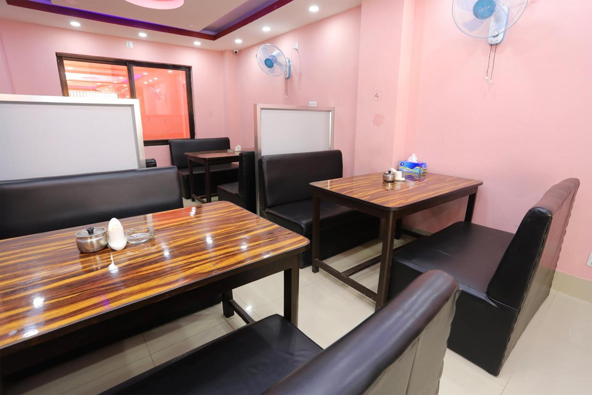 Oyo 137 Hotel Pranisha Inn Pashupatinath Екстер'єр фото